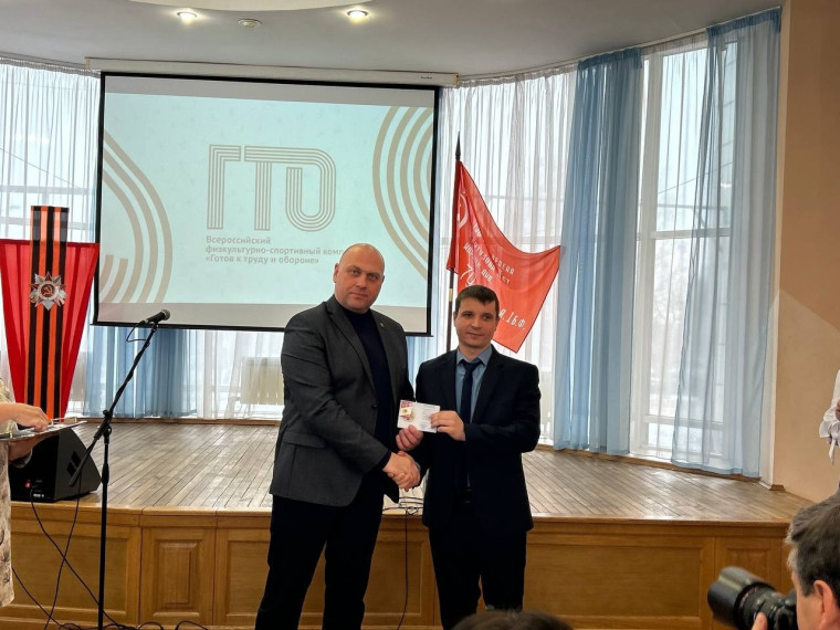 ЦКР "Молодёжный" п.Ракитное прошло торжественное вручение знаков отличия ВФСК ГТО.. ЦКР "Молодёжный" п.Ракитное прошло торжественное вручение знаков отличия ВФСК ГТО..